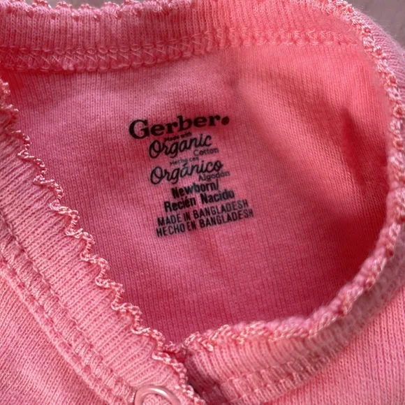 Gerber Organic Newborn Outfit with Hat - Picture 3 of 5